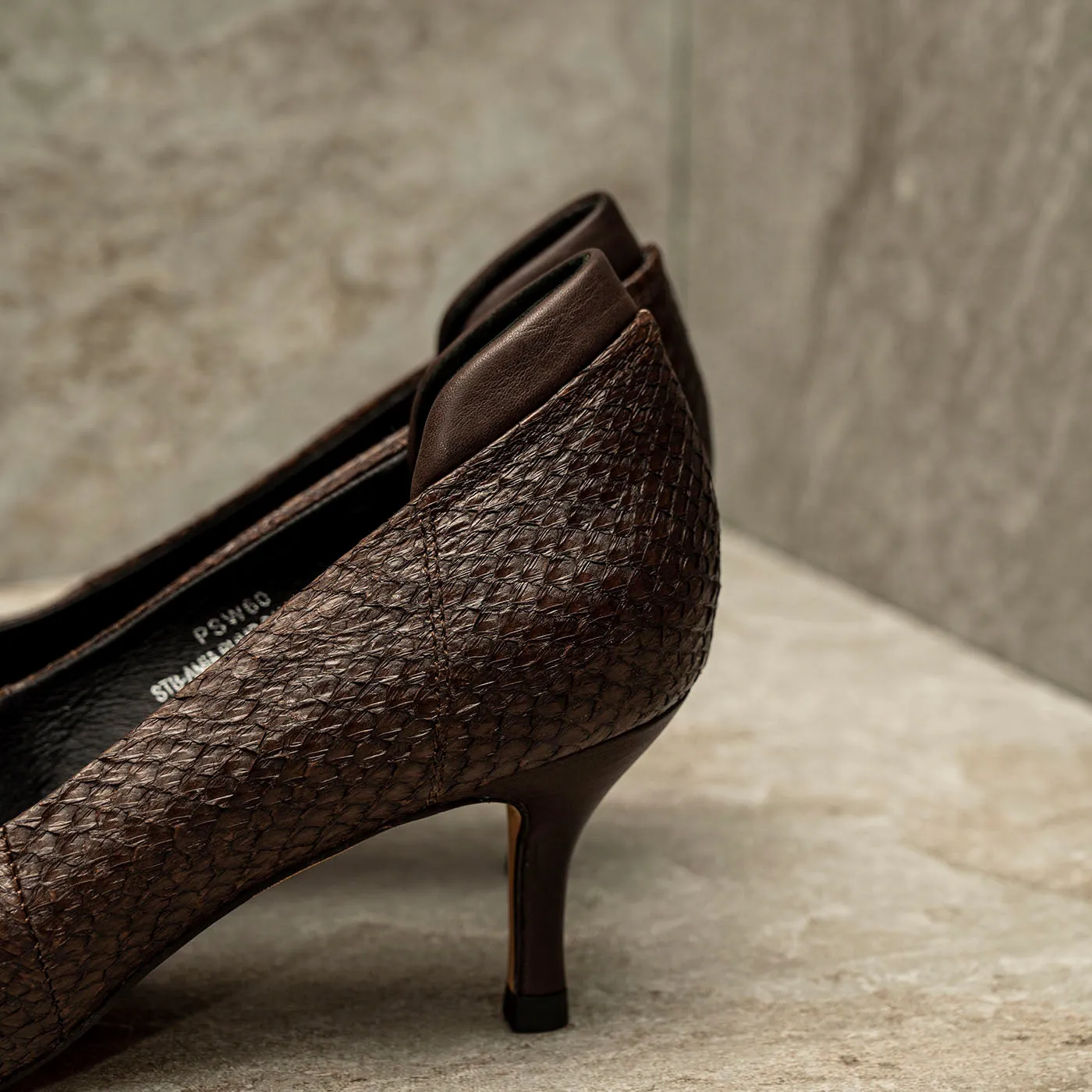 Amia pump fishleather - DARK BROWN